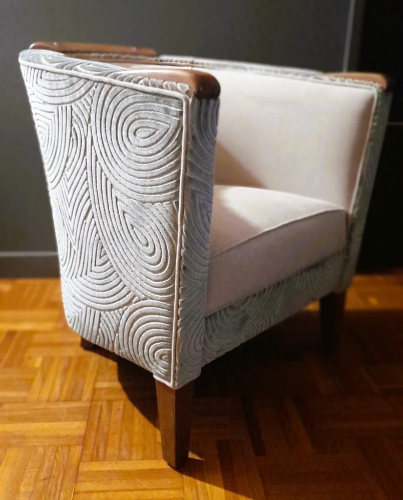 Fauteuil tonneau bateau croisière tissu Camengo