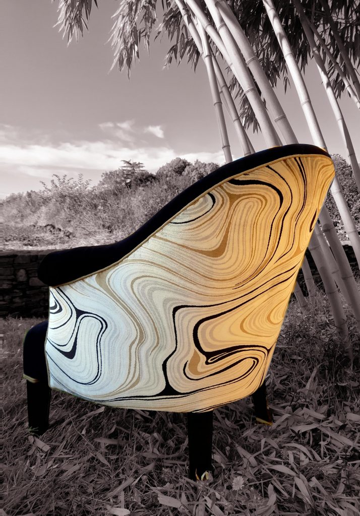 Fauteuil crapaud d'époque 1980 tissu Nirvana platine Casal